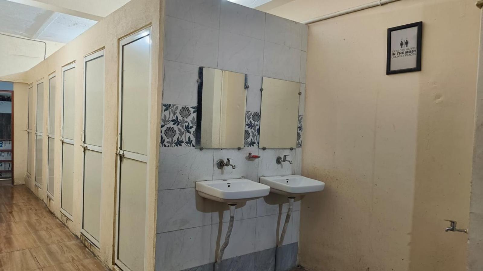אויאיין Nain Guest House מראה חיצוני תמונה